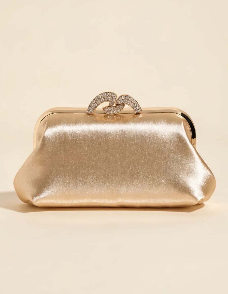 Vera Clutch